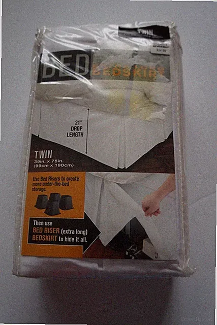 Bed Bath & Beyond Bed Skirt 21 inch Twin White